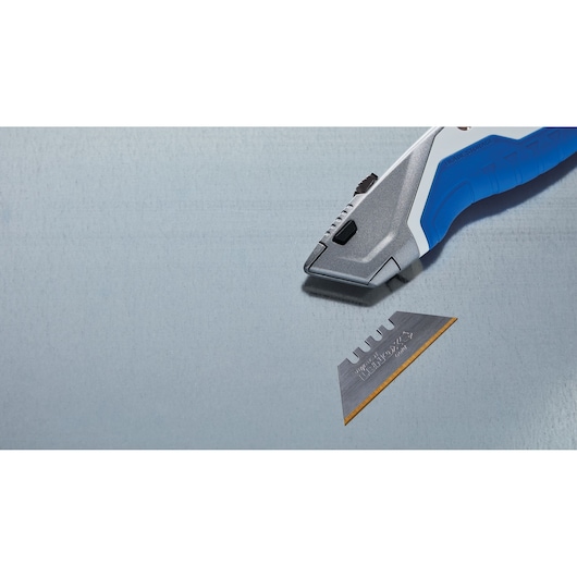 Pro Retractable Utility Knife