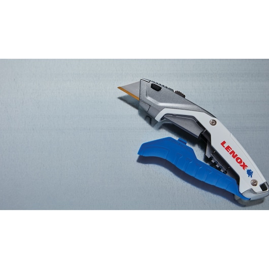 Pro Retractable Utility Knife