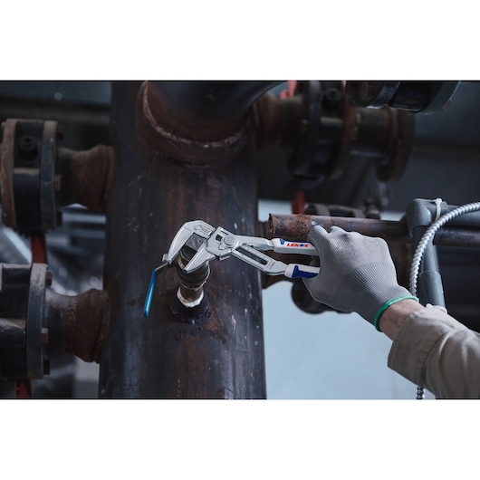 LENOX® Plier Wrench Application