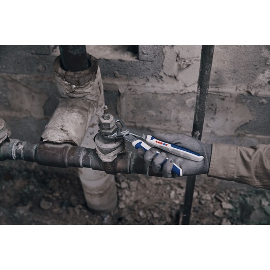 LENOX® Plier Wrench Application