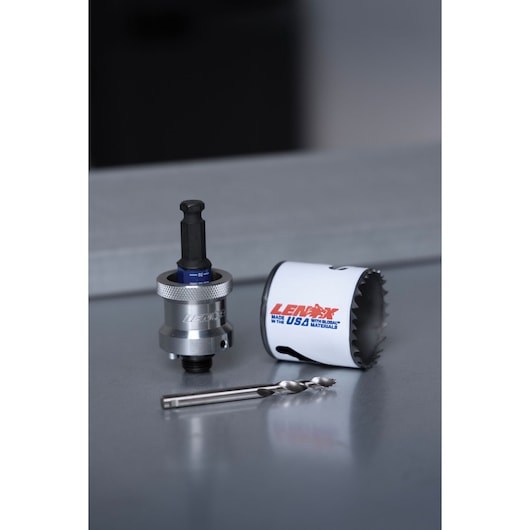 Pilot Drill Bits, SNAP-BACK® Quick Change Hole Saw Arbors 2L , Speed Slot® Bi-Metal Hole Saw T3 32L 51mm, beaurty shot w/wood